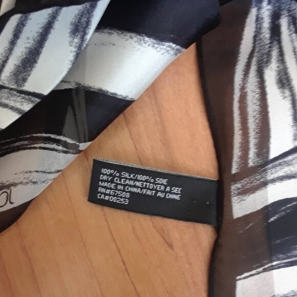 Brand New100% Silk Jones New York Scarf - Picture 2 of 7